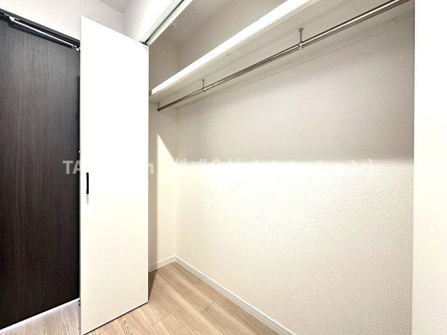 ラ・ベルティ小岩の収納|生活感をさりげなく隠す収納スペースが、インテリアを美しく整え、空間に広がりとゆとりをもたらします。細部までこだわった設計が、上質で心地よい暮らしを実現します。イノベーション