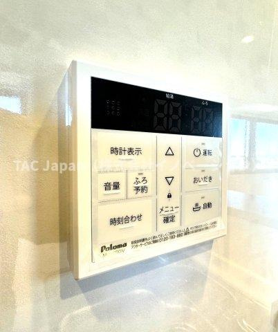 ラ・ベルティ小岩の発電・温水設備|ワンタッチ操作でお湯張りや追い焚きができるオートバスは、忙しい日々の中でも快適なバスタイムをサポート。湯温の調整や保温も自動で行えるため、いつでもちょうどいい温かさのお風呂が待っています。