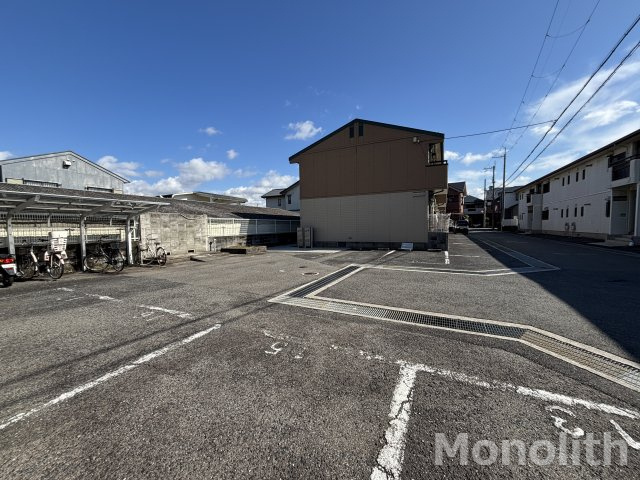 エクセレントタカB棟の駐車場