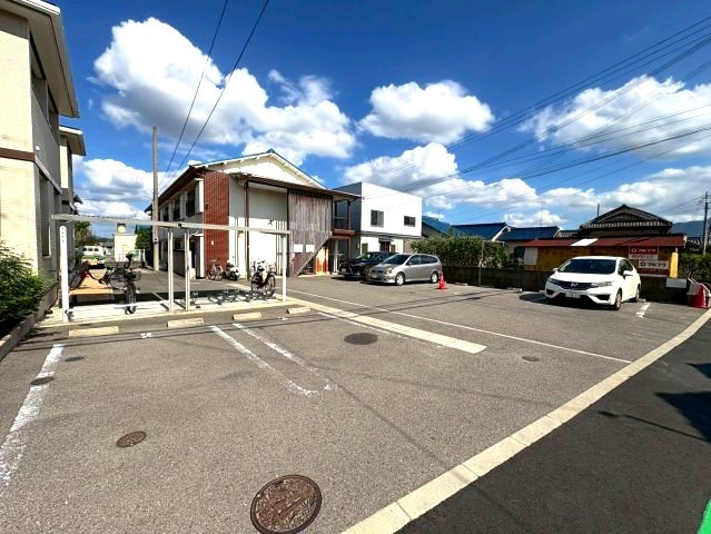 ビータ　プラシードの駐車場