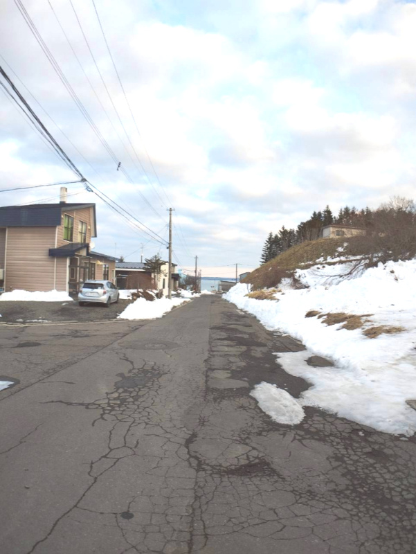 厚岸町宮園2丁目　売地の前面道路含む現地写真