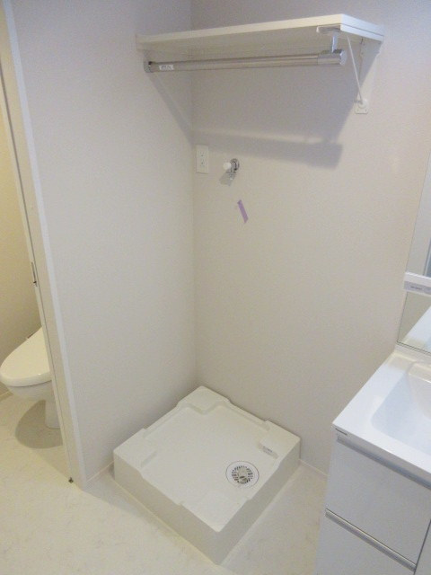 エクセル北千住の設備|★洗濯機置き場★上部ラック付き★