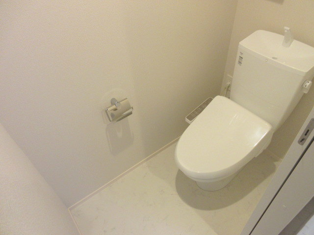 エクセル北千住のトイレ|★洗浄便座★上部棚付き★