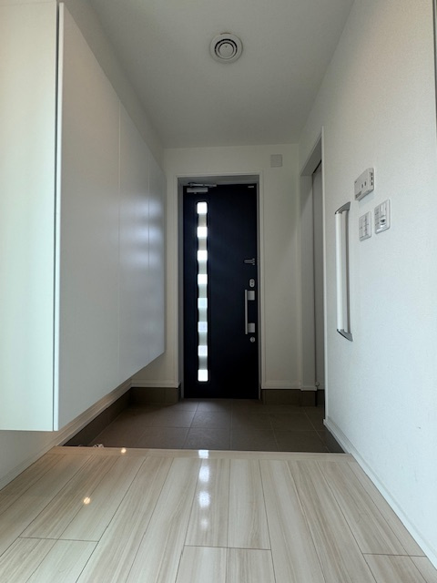 羽島市舟橋町宮北三丁目戸建の玄関