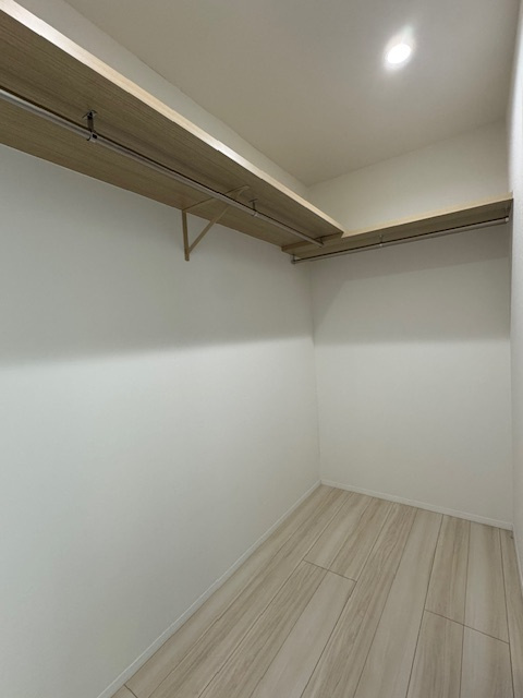 羽島市舟橋町宮北三丁目戸建の収納|WIC（洋室約5.2帖）