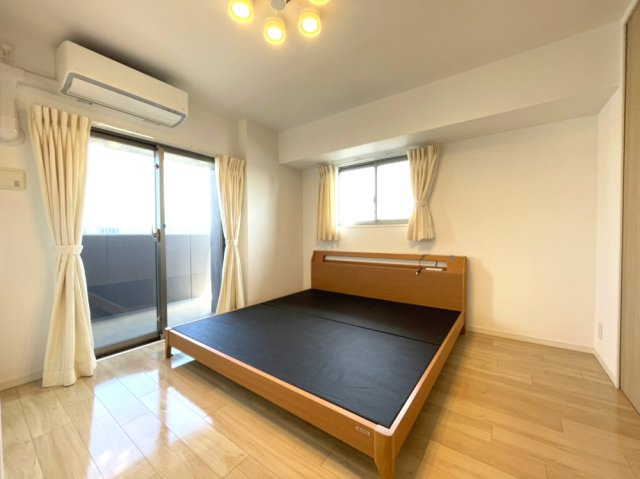 アルファステイツ西川緑道公園の洋室|約7.1帖の洋室です。角部屋のため、明るいです。