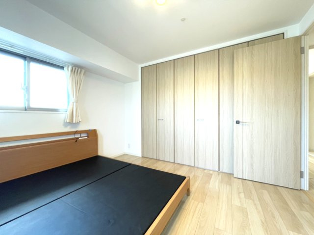 アルファステイツ西川緑道公園の洋室|約7.1帖の洋室です。角部屋のため、明るいです。