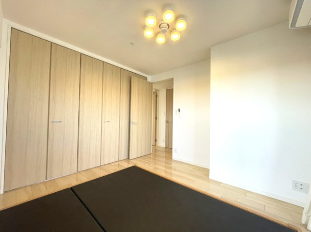 アルファステイツ西川緑道公園の洋室|約7.1帖の洋室です。角部屋のため、明るいです。