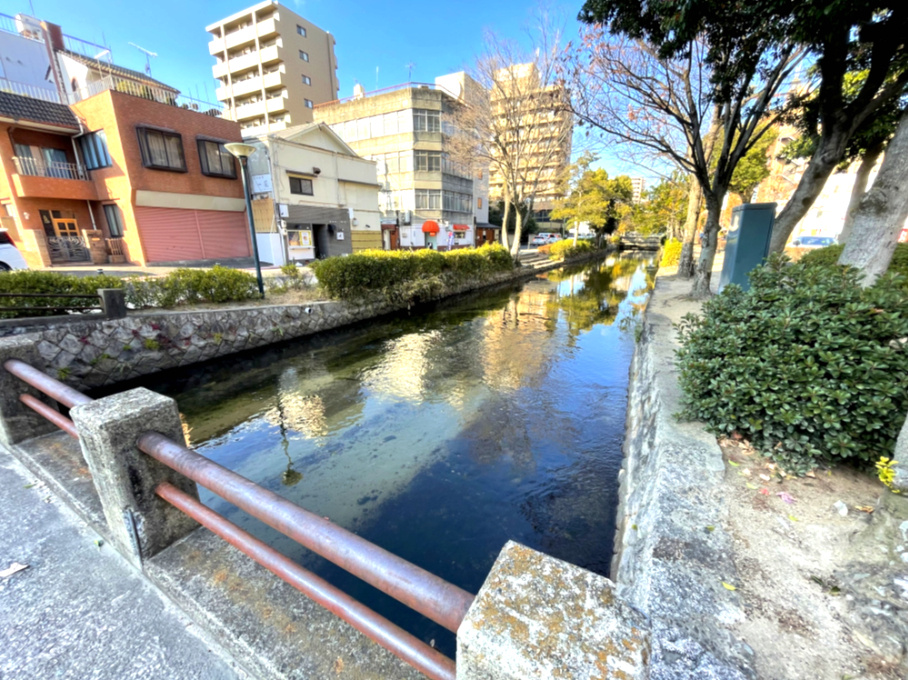 アルファステイツ西川緑道公園のその他|西川沿いにあります。