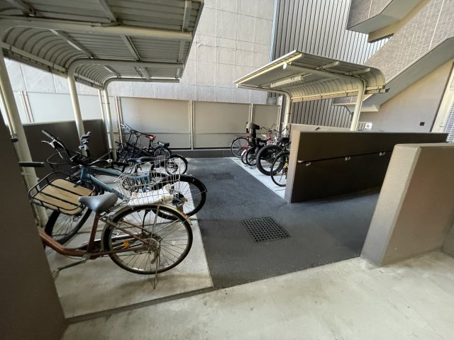 アルファステイツ西川緑道公園の駐車場|駐輪場です。