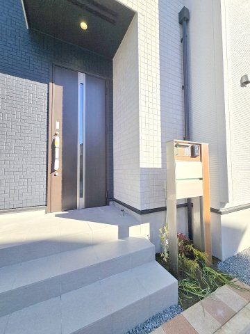 羽村市緑ヶ丘4丁目　全7棟の玄関