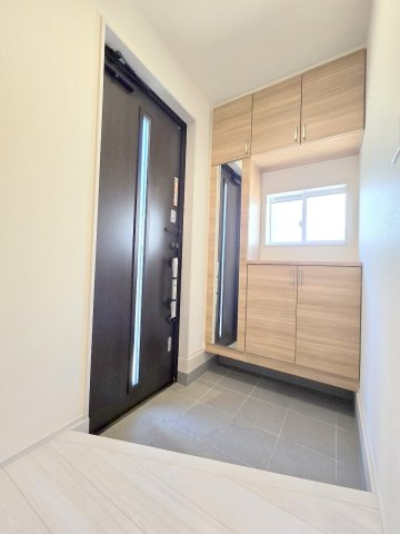 羽村市緑ヶ丘4丁目　全7棟の玄関