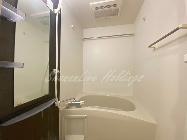 鎌倉市腰越のアパートの浴室|清潔感のあるお風呂です♪