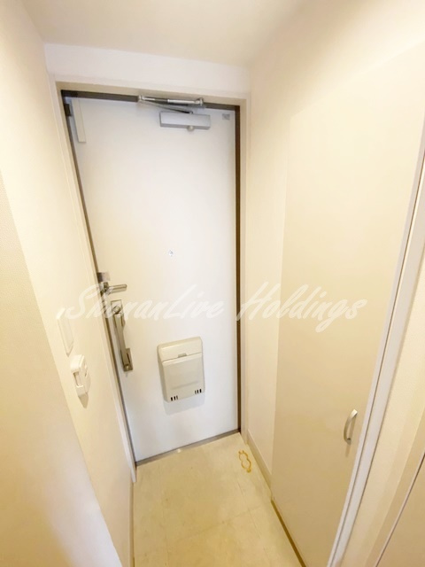 鎌倉市腰越のアパートの玄関|お履き物が多い方にもおすすめ♪