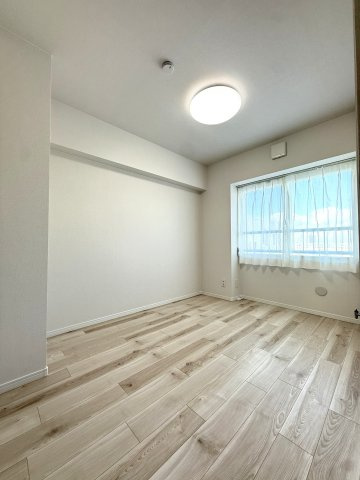 ロピア琴似西の洋室