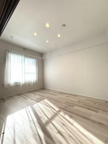 ロピア琴似西の洋室