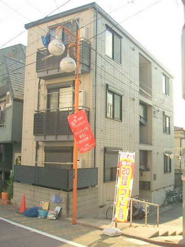 レディオ洗足池のエントランス|商店街近いです