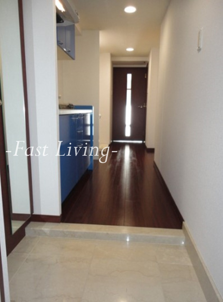 プルナスお茶の水の玄関