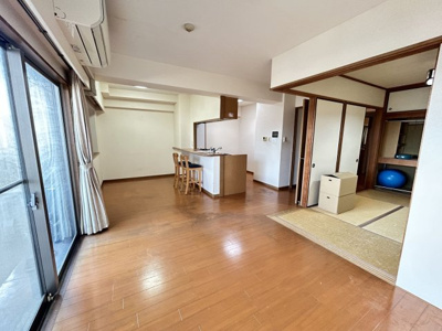 【居間・リビング】 | コアマンション山上倶楽部 | 光が良く入る明るいLDKです！