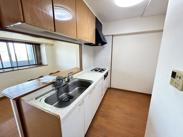 【キッチン】 | コアマンション山上倶楽部 | キッチンは対面のシステムキッチンで吊戸も設置されています！