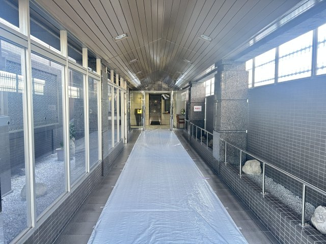 【その他】 | コアマンション山上倶楽部 | 光が入り明るい気持ちの良い通路部分です！