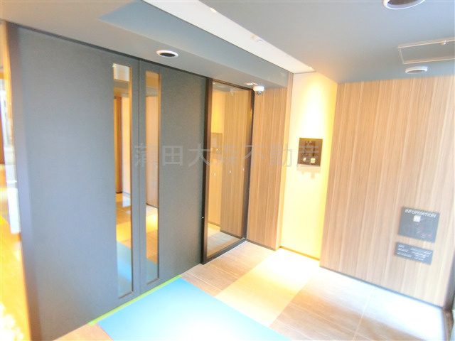 RJRプレシア大森北のエントランス