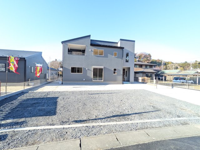 小美玉市小川第1　新築戸建　2号棟の前面道路含む現地写真|現地案内会開催中です！ 平日のご見学も可能です。 お気軽にお問い合わせください♪ 【リアライズ不動産】 0297-86-8370まで♪