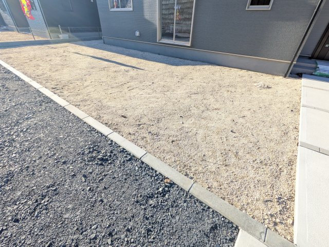 小美玉市小川第1　新築戸建　2号棟の庭|日当たりや広さを現地で体感してください。理想のガーデニングや家庭菜園を始めてみませんか。