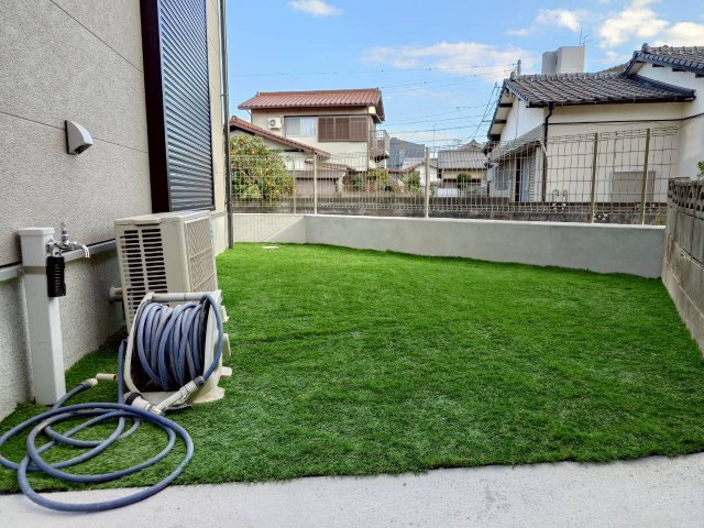 ーノーステックー小倉南区田原新町1丁目ー新築戸建て　　【小倉南区　新築戸建て】の庭|人工芝をひいたお庭付きです♪　【小倉南区　新築戸建て】