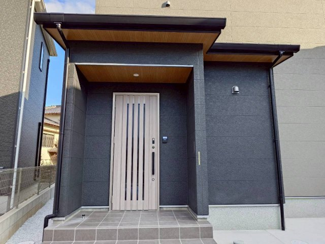 ーノーステックー小倉南区田原新町1丁目ー新築戸建て　　【小倉南区　新築戸建て】の玄関|白い玄関ドアがお洒落♪　【小倉南区　新築戸建て】