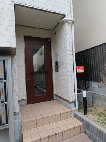 大阪市旭区清水１丁目の賃貸マンションのエントランス