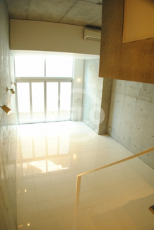 【洋室】 | 匠空阿波座西 | 匠空AWAZANISHI 白を基調とした開放的な室内