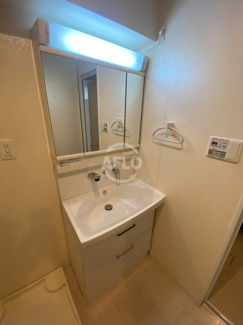 【洗面所】 | リンデンプラザ心斎橋 | リンデンプラザ心斎橋　室内洗濯パン