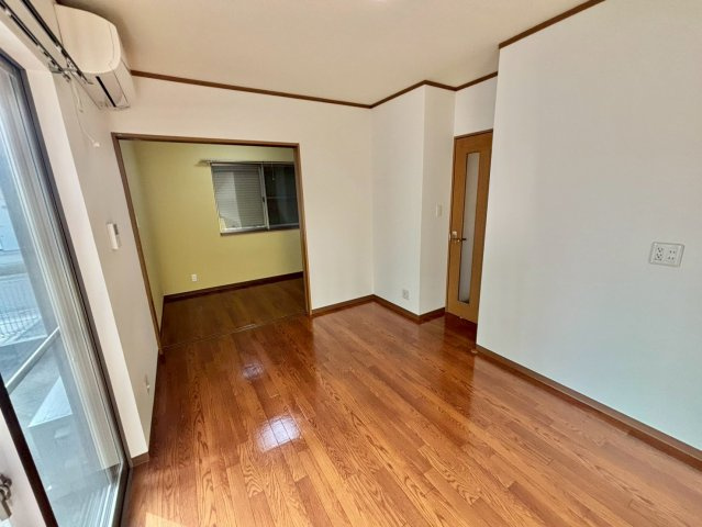 神和町弐番館の居間・リビング