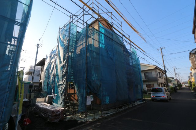 【GRAFARE　ZEH水準仕様】小平市小川東町４期の外観|前面道路はゆとりの約5m。車の出し入れも楽々です　