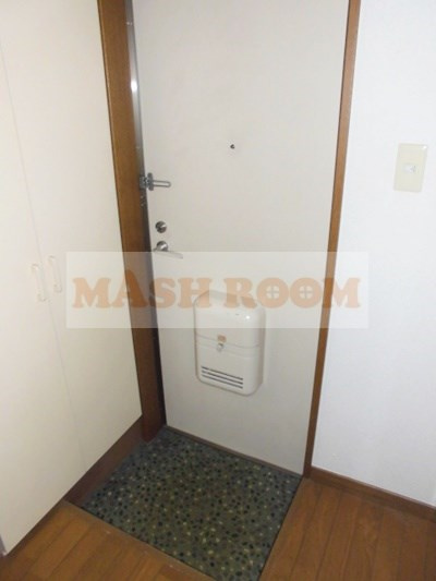 SKハイツの玄関