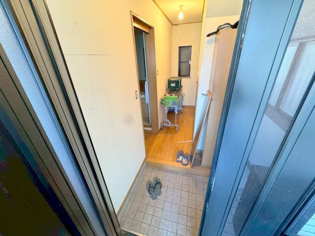 上新庄戸建の玄関