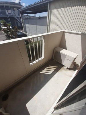 【バルコニー】 | フレイムＫ | 外からの目が気にならないバルコニーで洗濯物が干せます