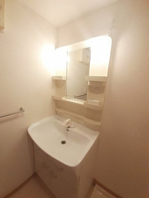【洗面所】 | フレイムＫ | 明るい洗面所です