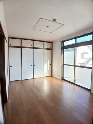 【居間・リビング】 | シャトレーヌ葵 | 内装は落ち着いています