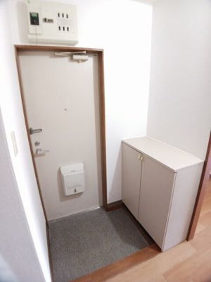 【玄関】 | シャトレーヌ葵 | 収納もある玄関です