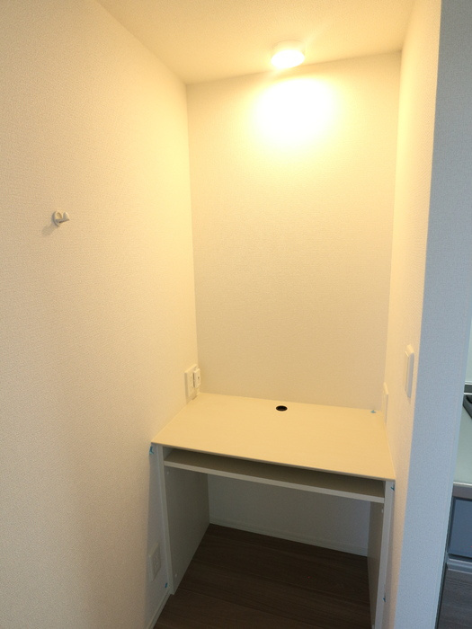 mona（モナ）の内装