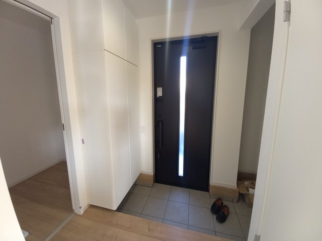 水戸市平須町　1期の玄関|白を基調とした明るく清潔感のある玄関です♪