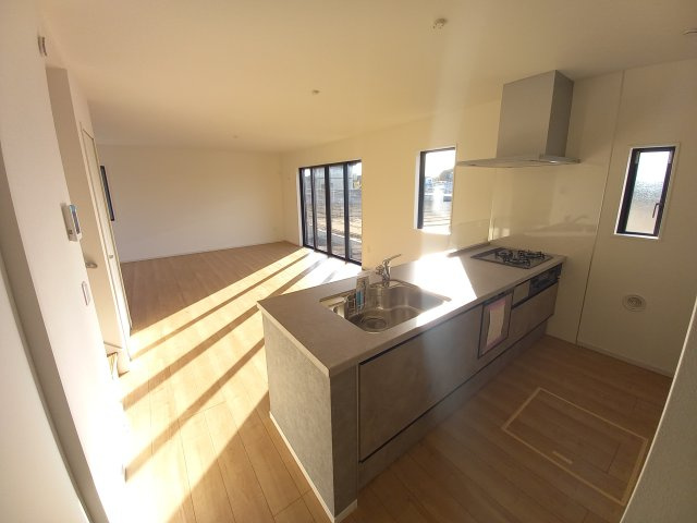 水戸市平須町　1期のキッチン|キッチンの写真です。家族との会話を楽しみながらお料理が楽しめる対面式キッチン～！！ご家族との絆も深まりますね～♪