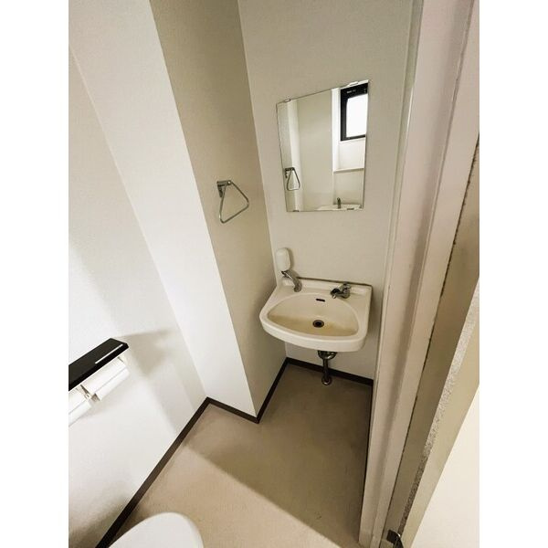 ＷＦ　ＫＡＮＡＹＭＡ　（ワールドフラッグ金山）の玄関