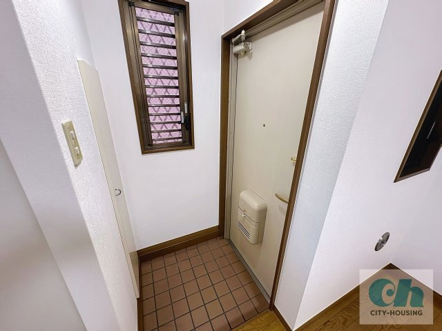 パークサイドハウスK 201号室の玄関