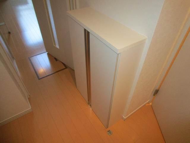 シャイニーソフト新宿御苑の玄関