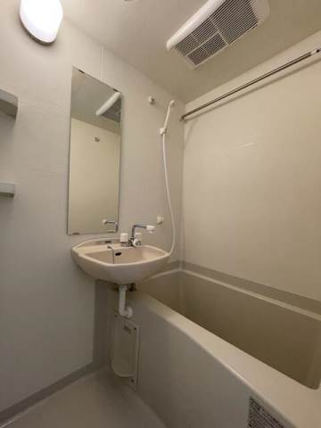 シャイニーソフト新宿御苑の浴室