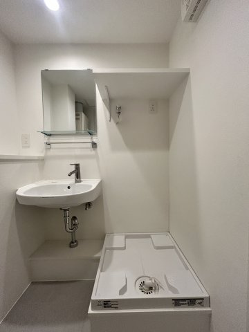 GRAN PASEO下北沢Ⅱの洗面所|明るい洗面所です