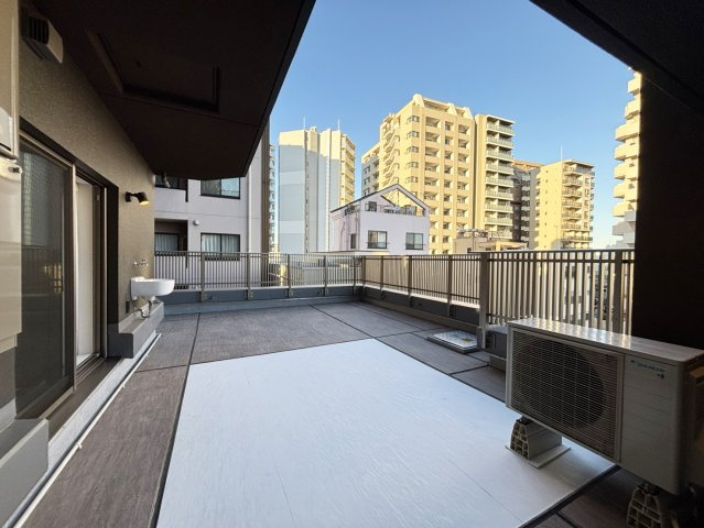 【バルコニー】 | パークホームズ文京白山ヒルテラス | 5階の広々ルーフバルコニー